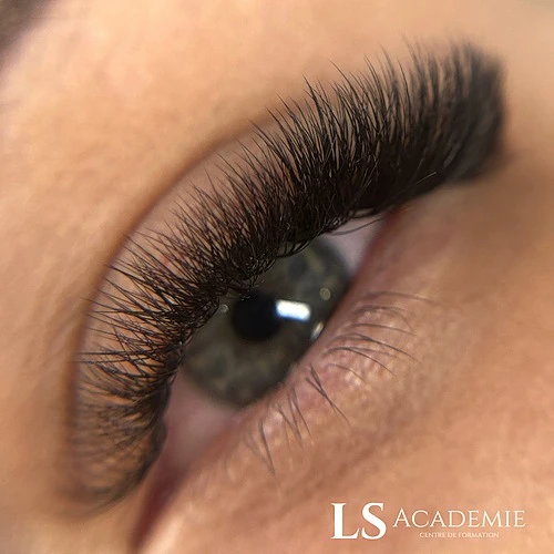 Appliquer les techniques d'extensions de cils